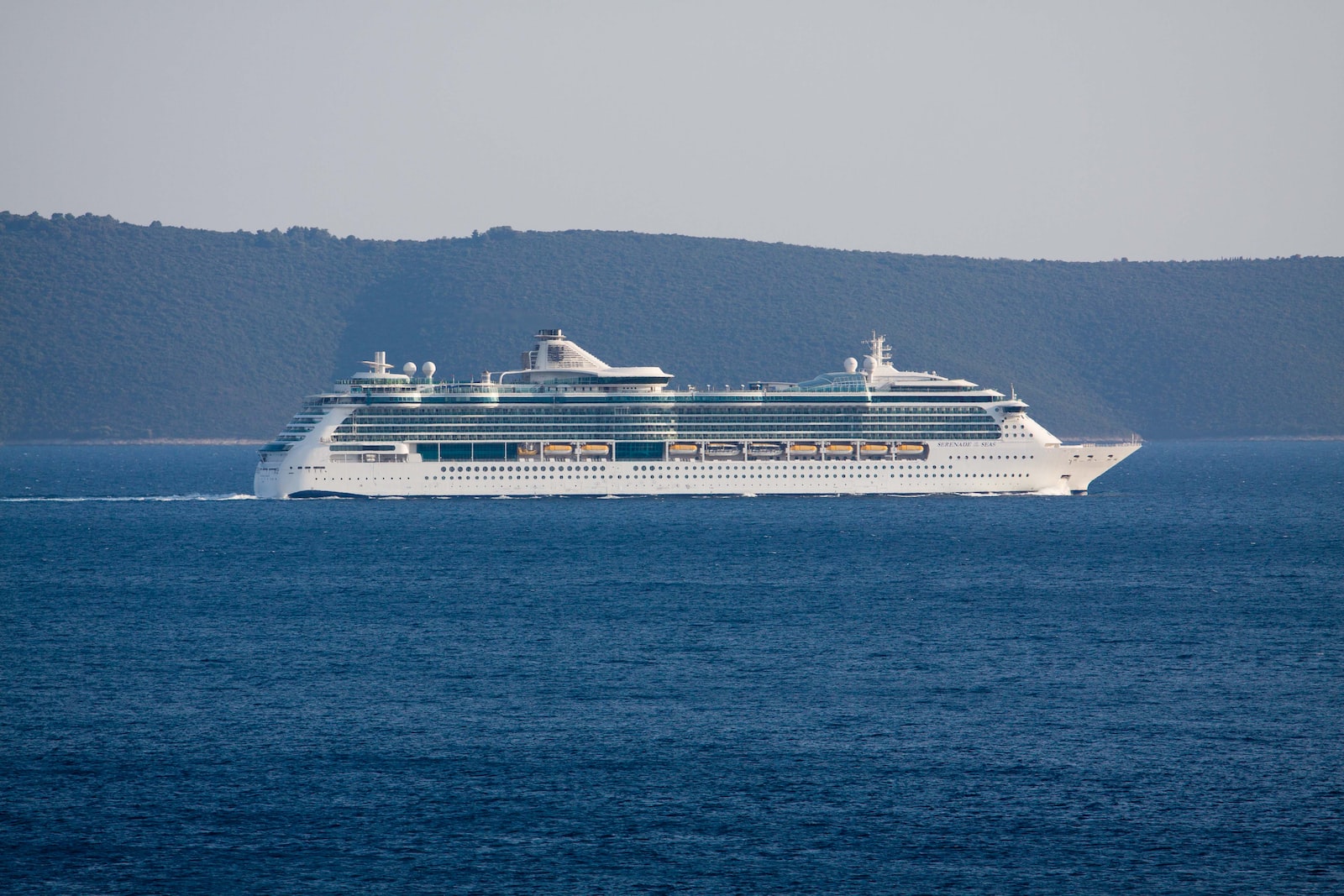 cruise ship moving fast