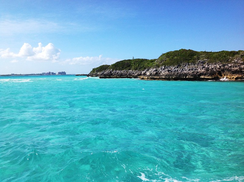 Beautiful blue water at the blue lagoon in Nassau, bahamas
