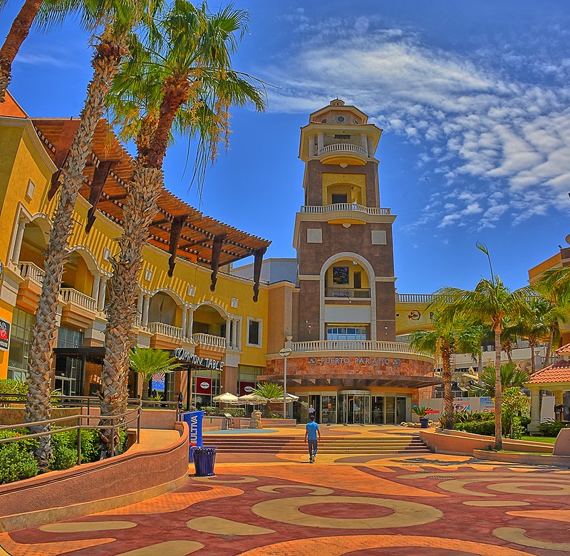 view of mall puerto paraiso in the heart of Cabo san lucas.