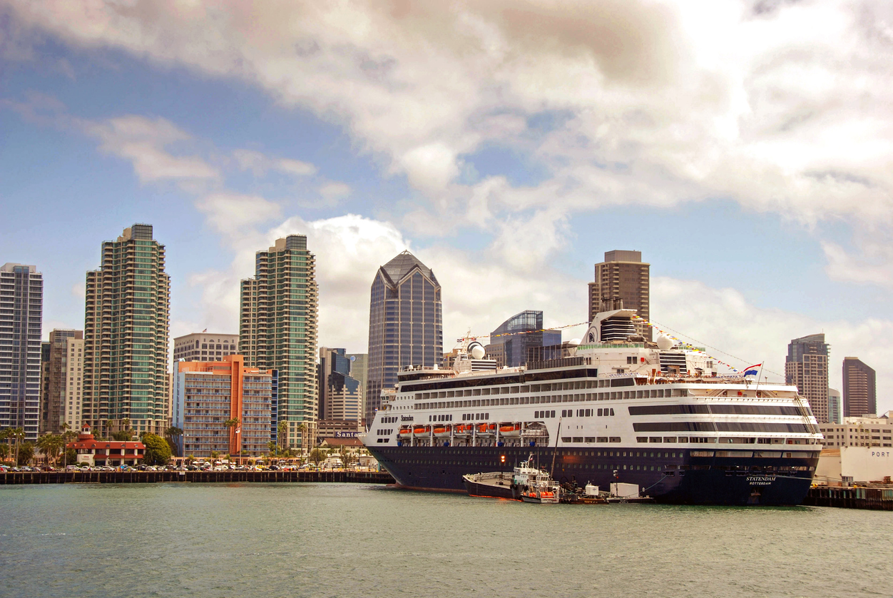 The cruise liner Statendam with the city skyline in the background