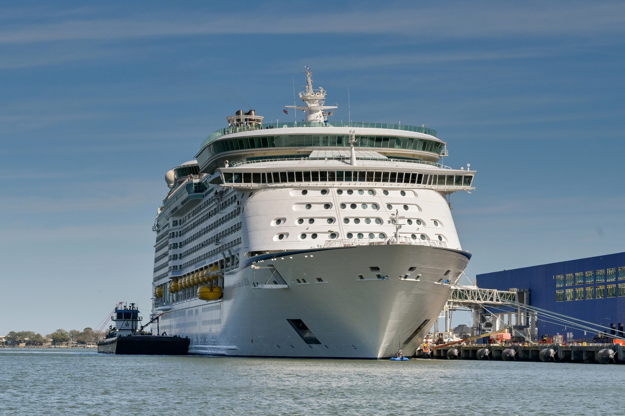  Cruise ship Adventure of the Seas docked in the city's port. It is operated by Royal Carribean International RCI
